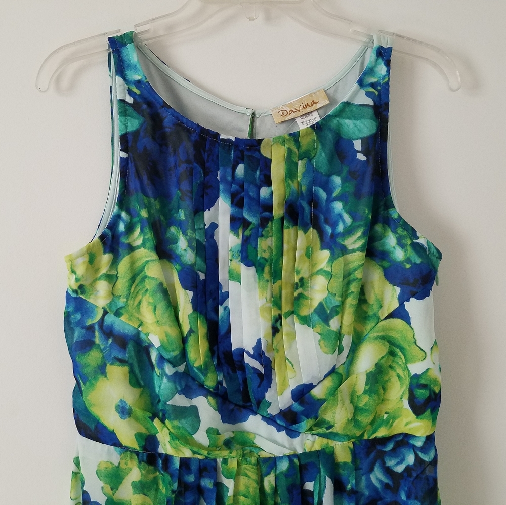 Floral Pleated Dress - Picture 2 of 8